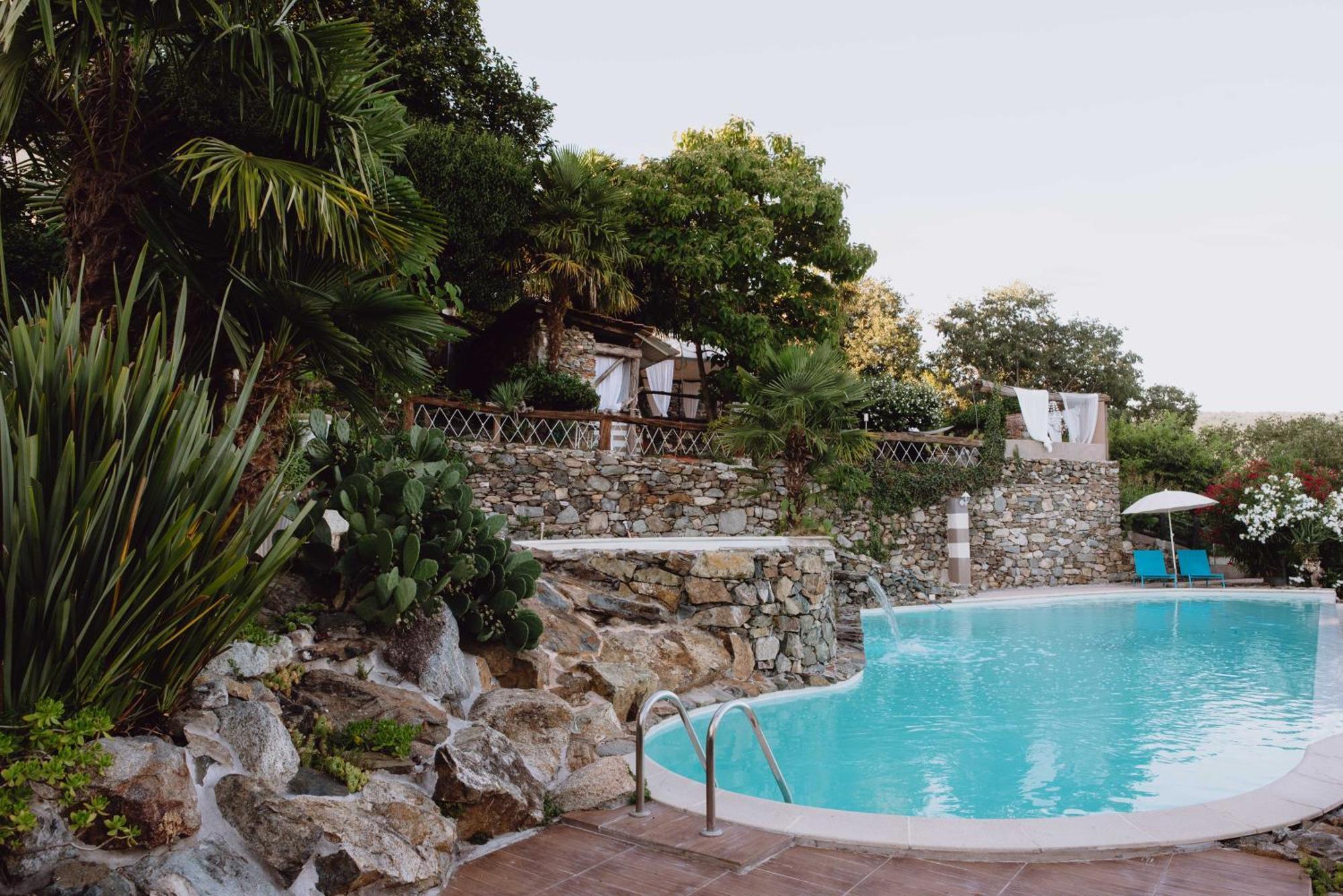 Castello San Giuseppe - Historical Bed And Breakfast Chiaverano Bagian luar foto
